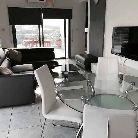 Sunnypenthouse * لارنكا